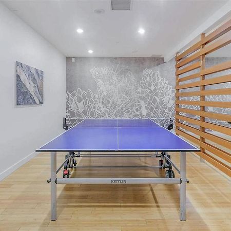 Three-Bedroom Condo With Free Parking Nearby Cn Tower With Lake View Toronto Dış mekan fotoğraf