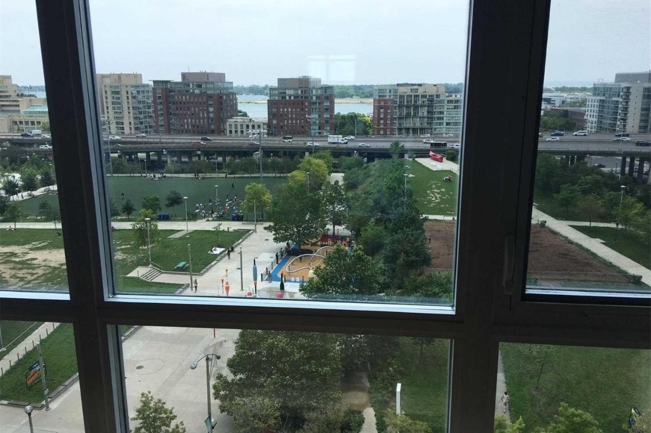 Three-Bedroom Condo With Free Parking Nearby Cn Tower With Lake View Toronto Dış mekan fotoğraf