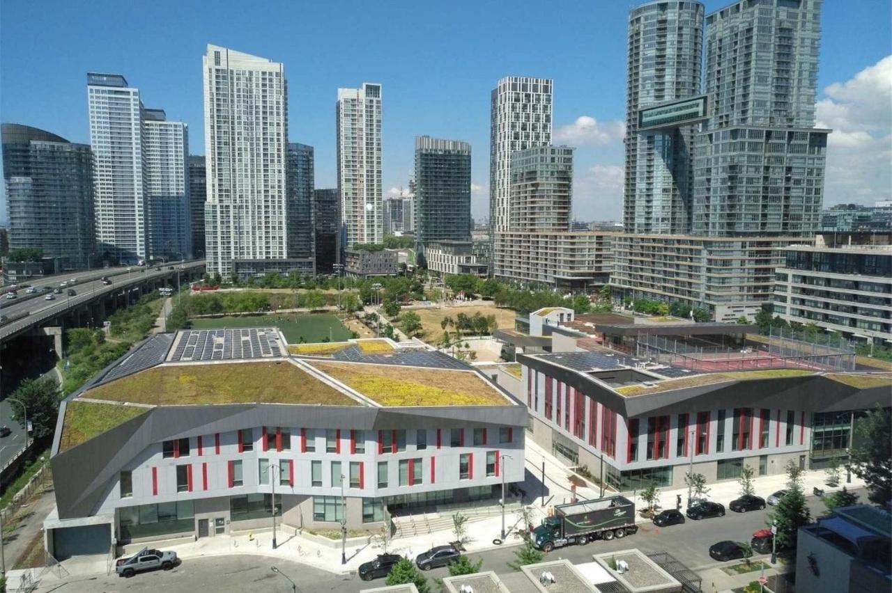 Three-Bedroom Condo With Free Parking Nearby Cn Tower With Lake View Toronto Dış mekan fotoğraf