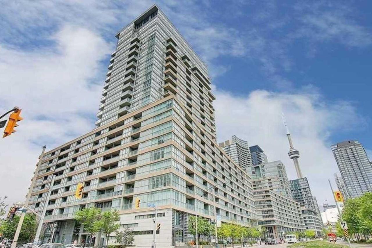 Three-Bedroom Condo With Free Parking Nearby Cn Tower With Lake View Toronto Dış mekan fotoğraf