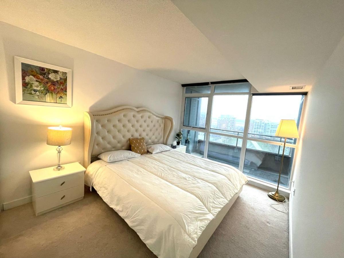 Three-Bedroom Condo With Free Parking Nearby Cn Tower With Lake View Toronto Dış mekan fotoğraf