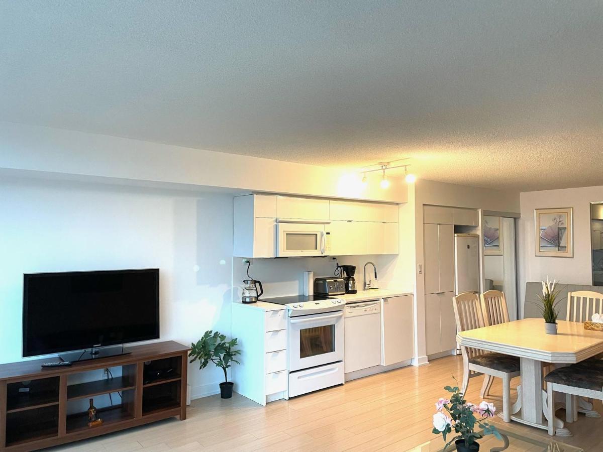 Three-Bedroom Condo With Free Parking Nearby Cn Tower With Lake View Toronto Dış mekan fotoğraf