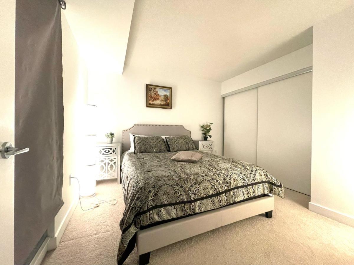Three-Bedroom Condo With Free Parking Nearby Cn Tower With Lake View Toronto Dış mekan fotoğraf