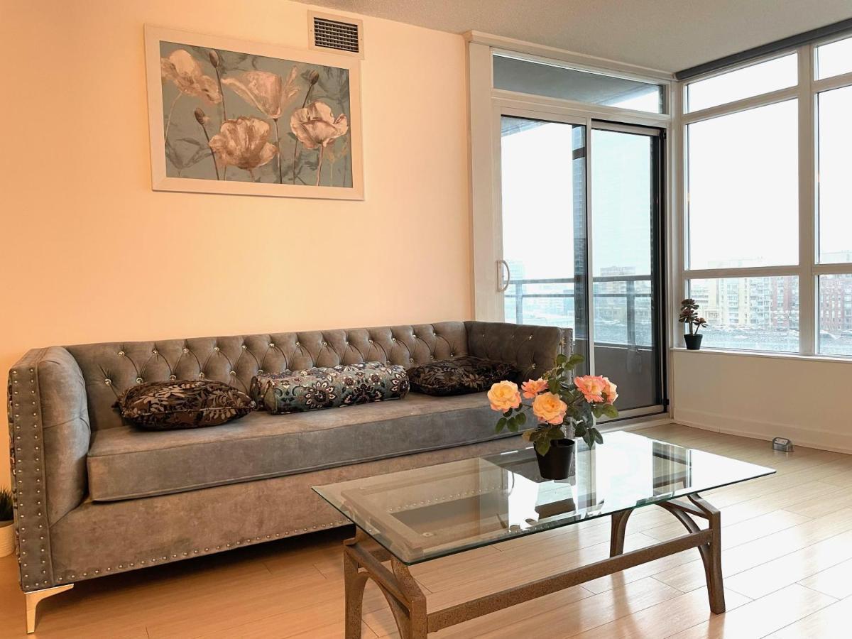 Three-Bedroom Condo With Free Parking Nearby Cn Tower With Lake View Toronto Dış mekan fotoğraf