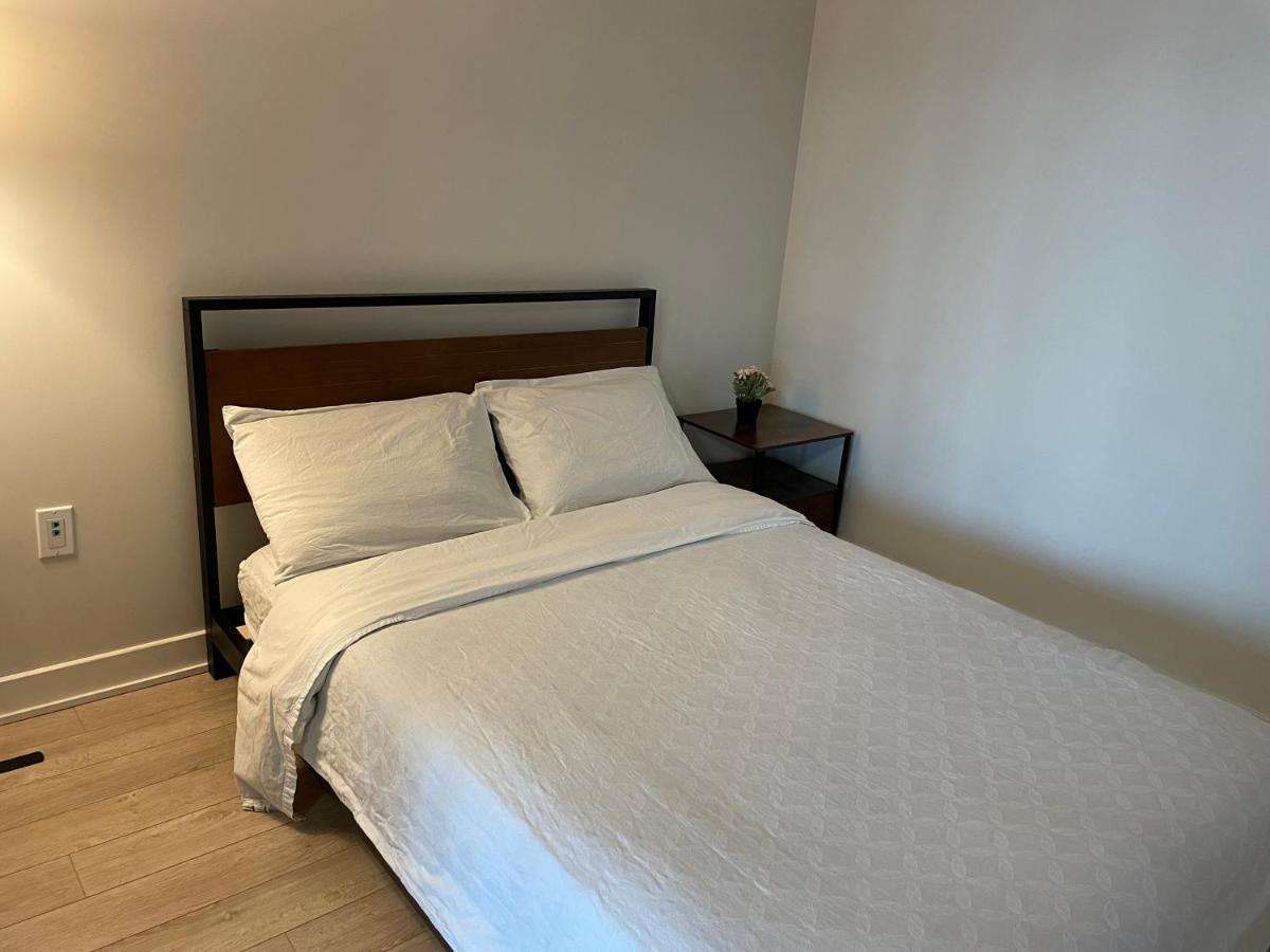 Three-Bedroom Condo With Free Parking Nearby Cn Tower With Lake View Toronto Dış mekan fotoğraf
