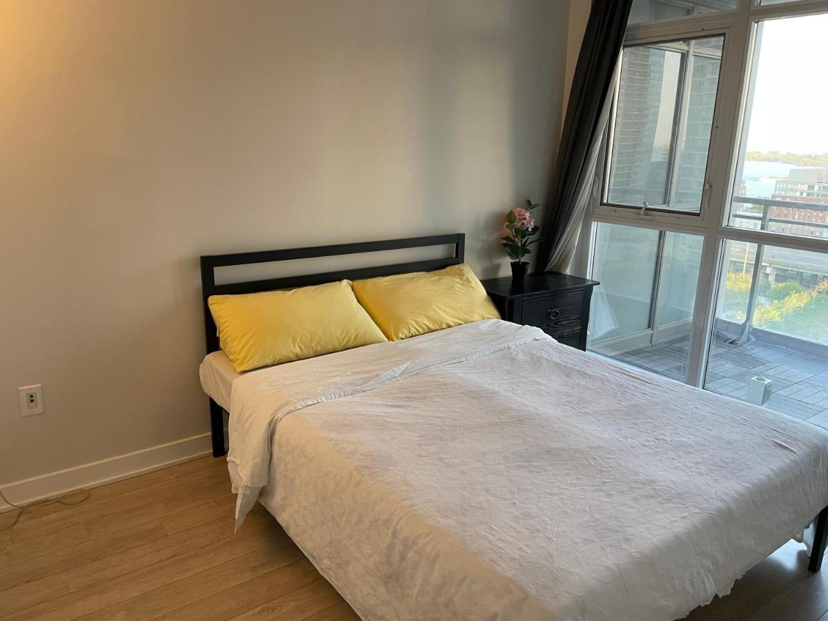 Three-Bedroom Condo With Free Parking Nearby Cn Tower With Lake View Toronto Dış mekan fotoğraf